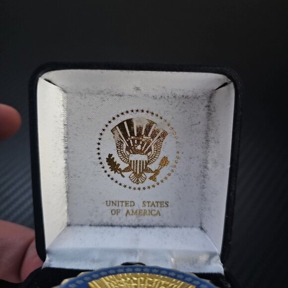 US Presidential Service White House Badge in Small Velvet Case - Reproduction - Picture 2 of 5